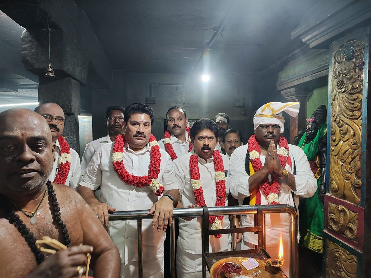 NameisKamal's tweet photo. 2024 பாராளுமன்ற தேர்தலுக்கான அனைத்திந்திய அண்ணா திராவிட முன்னேற்றக் கழகம்-தேமுதிக கூட்டணியின் - திருவள்ளூர் தொகுதி வெற்றி வேட்பாளர் திரு #கு_நல்லதம்பி,Ex-MLA அவர்களின் தேர்தல் பிரச்சாரத்தை ஆவடி கிழக்கு பகுதி திருமுல்லைவாயில் அருள்மிகு ஶ்ரீ பச்சையம்மன் திருக்கோவிலில் சக்தி தரிசனம் செய்து திருவள்ளூர் தெற்கு மாவட்ட கழக செயலாளர்,முன்னாள் அம்பத்தூர் சட்டமன்ற உறுப்பினர்,எங்கள் பாசமிகு அண்ணன் திருமிகு #V_அலெக்சாண்டர்,https://t.co/GcvhVmnmD5.,B.ed.,Ex-MLA அவர்கள் தலைமையில் கழக சிறுபான்மையினர் பிரிவு செயலாளர்,முன்னாள் அமைச்சர்,அன்பு அண்ணன், திருமிகு #எஸ்_அப்துல்ரஹீம்,B.A அவர்கள் முன்னிலையில் நாடாளுமன்றத்திற்கான வெற்றி பயணத்தின் பிரச்சாரத்தை தொடங்கினார்🌱✌🏻
#ஒற்றைவிரலால்_ஓங்கிஅடிப்போம் #திருவள்ளூர்_தொகுதி @EPSTamilNadu @imPremallatha @satyenaiadmk @VAlexanderoffl @SAbdulrahim_off @Sathish_AIADMK