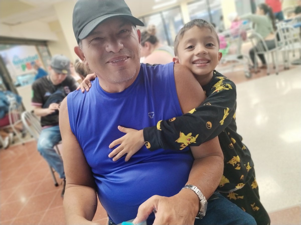marceybj's tweet photo. Complicidad #titoySanti https://t.co/udO1fOTFoJ