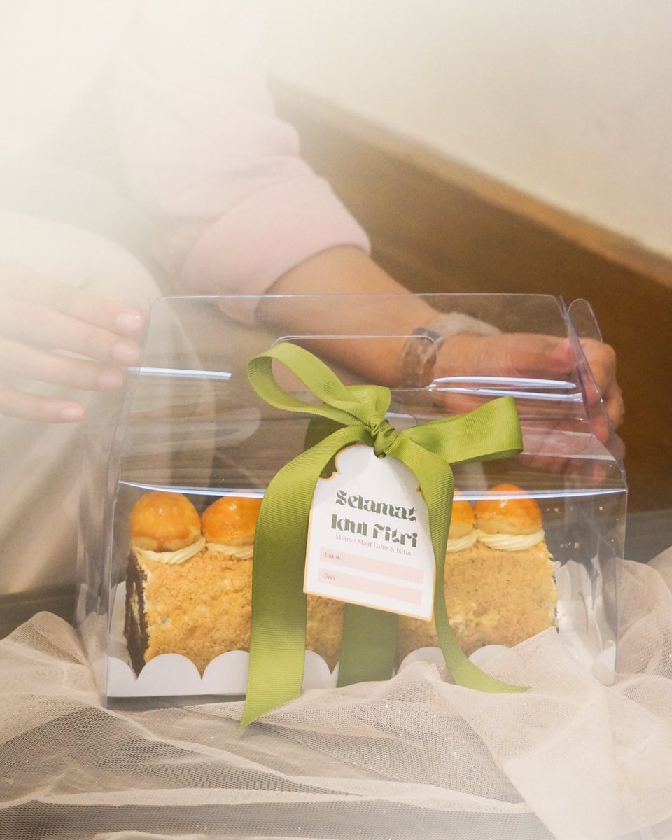 CoklatCafe's tweet photo. Udah mulai war hampers belum???
Kalo kata Minka sih, cepetannn! Jangan sampai kehabisan Hampers Lebaran by Coklat Cafe x Segigit! 

Order:
+62 882-0055-10572 by Whatsapp! https://t.co/cizPpRWRBZ