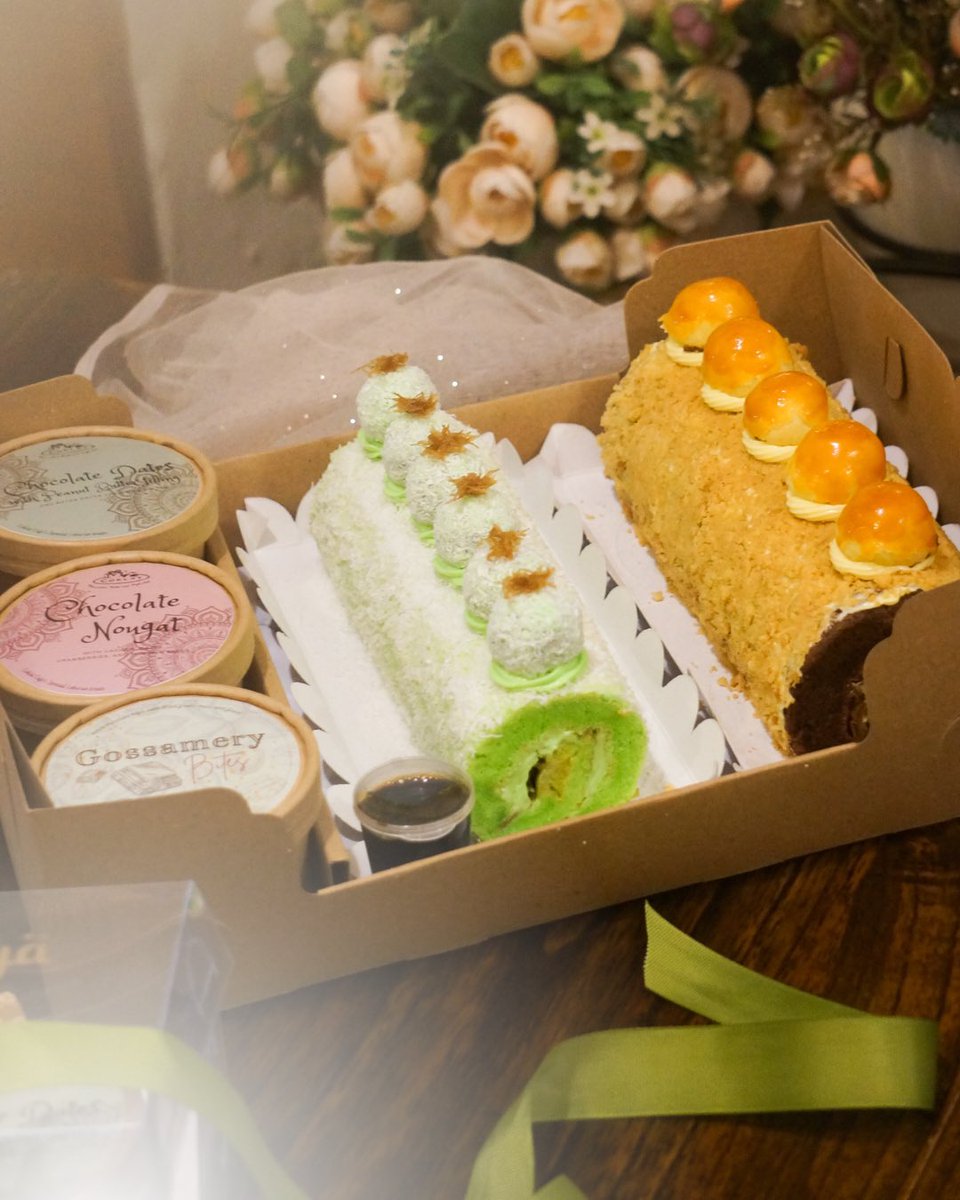 Udah mulai war hampers belum???
Kalo kata Minka sih, cepetannn! Jangan sampai kehabisan Hampers Lebaran by Coklat Cafe x Segigit! 

Order:
+62 882-0055-10572 by Whatsapp!