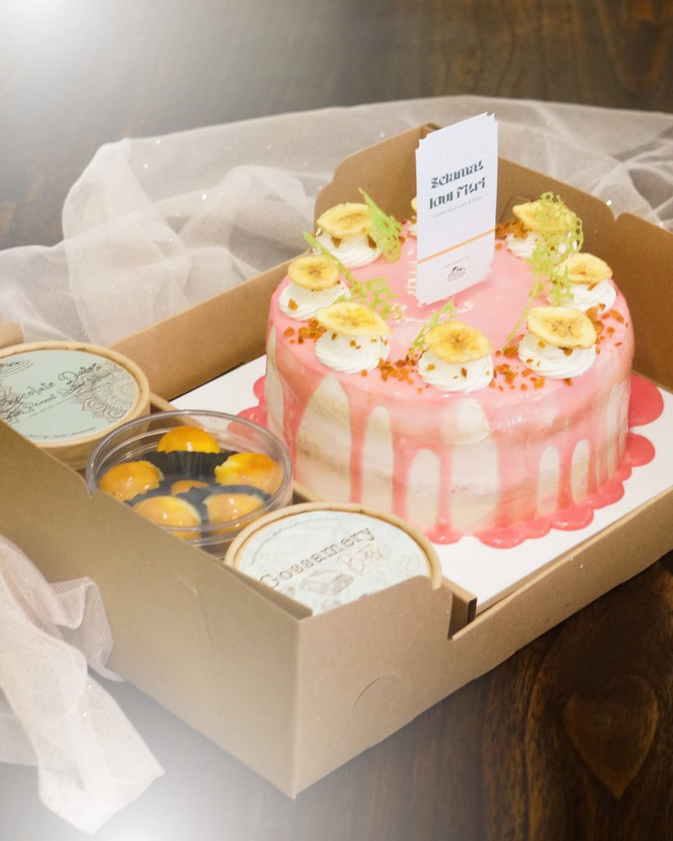 CoklatCafe's tweet photo. Udah mulai war hampers belum???
Kalo kata Minka sih, cepetannn! Jangan sampai kehabisan Hampers Lebaran by Coklat Cafe x Segigit! 

Order:
+62 882-0055-10572 by Whatsapp! https://t.co/cizPpRWRBZ