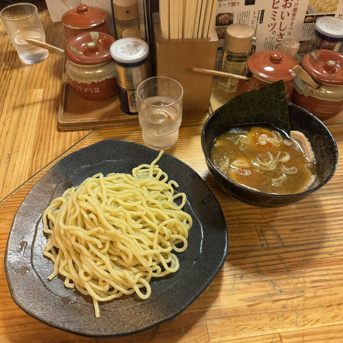 timer_31's tweet photo. 1万年ぶりにアキバに来た❗️やっと来れた❗️
終活のため、晴れる屋でデッキ以外の売れそうなカード全て売却してきました。
こんだけ集めるのにいくら使ったのか恐ろしくなります🧐
後、つけ麺食べました❗️並んでまで食べるもんじゃないな🥺 https://t.co/r1hJbatioP