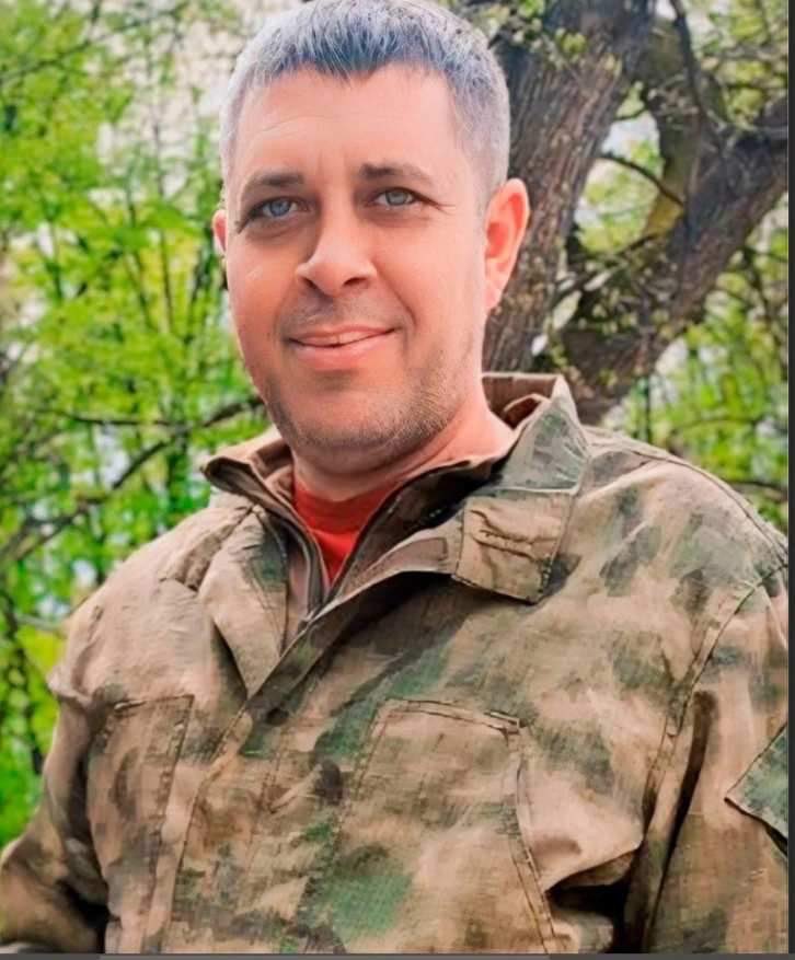 khartiia_corps's tweet photo. Ми з Володею росли на одній вулиці, він був молодший, ходили до однієї школи, грали у футбол. Загинув під Бахмутом.
Донька створила петицію. Буду вдячний, якщо зможете підписати чи поширити.

https://t.co/bmVljsMAu5 https://t.co/4rcZE0II54