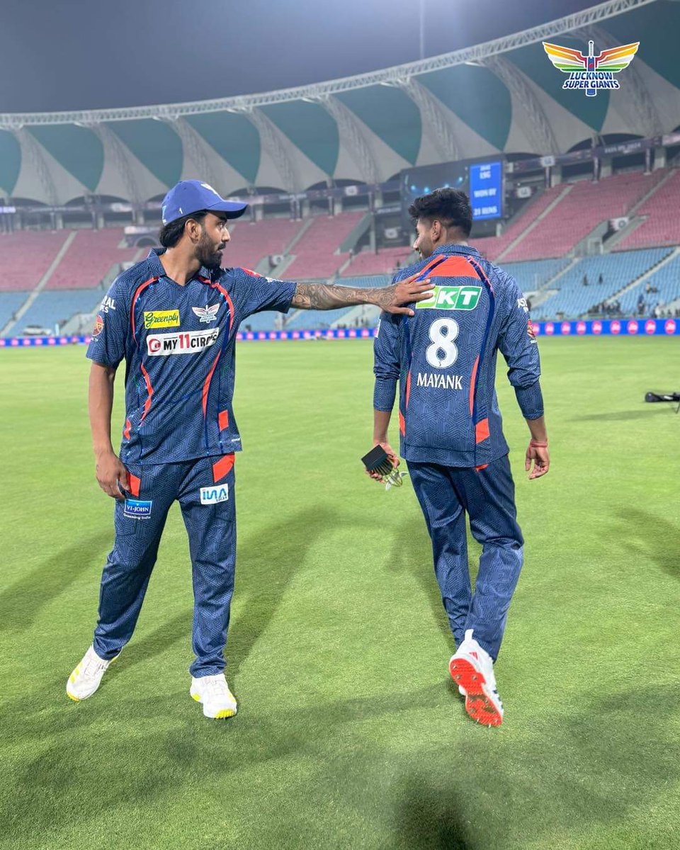 BabuJuneja's tweet photo. Pat on the back for a job well done 💙🧿

#LucknowSuperGiants | #LSG | #IPL2024 | #LSGvPBKS | #MayankYadav | #KLRahul https://t.co/x6KZcFVED8