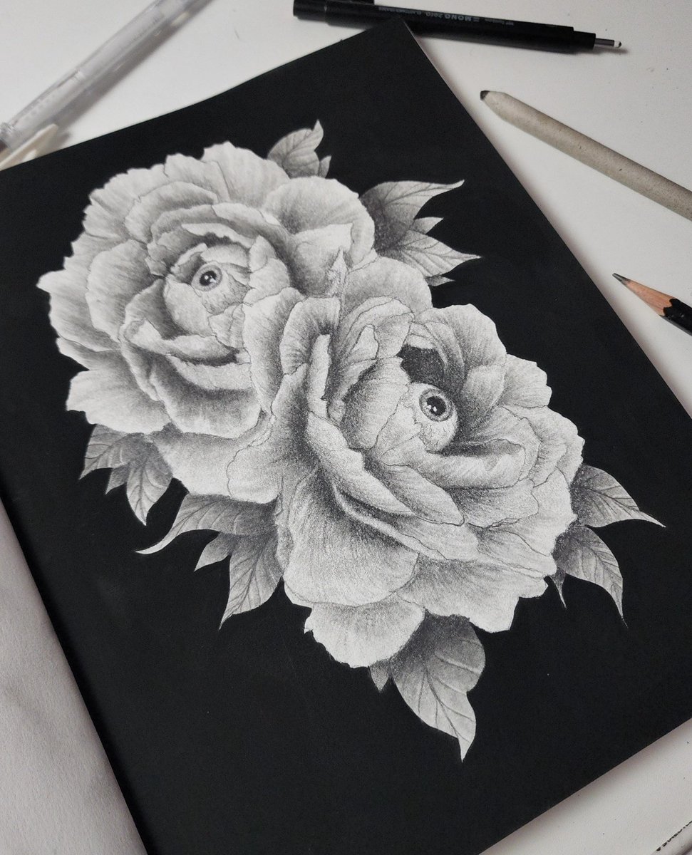 PainteraStudio's tweet photo. Lately ❤️ 

Graphite in my strathmore mixed media sketchbook. https://t.co/f2txbSwDfx