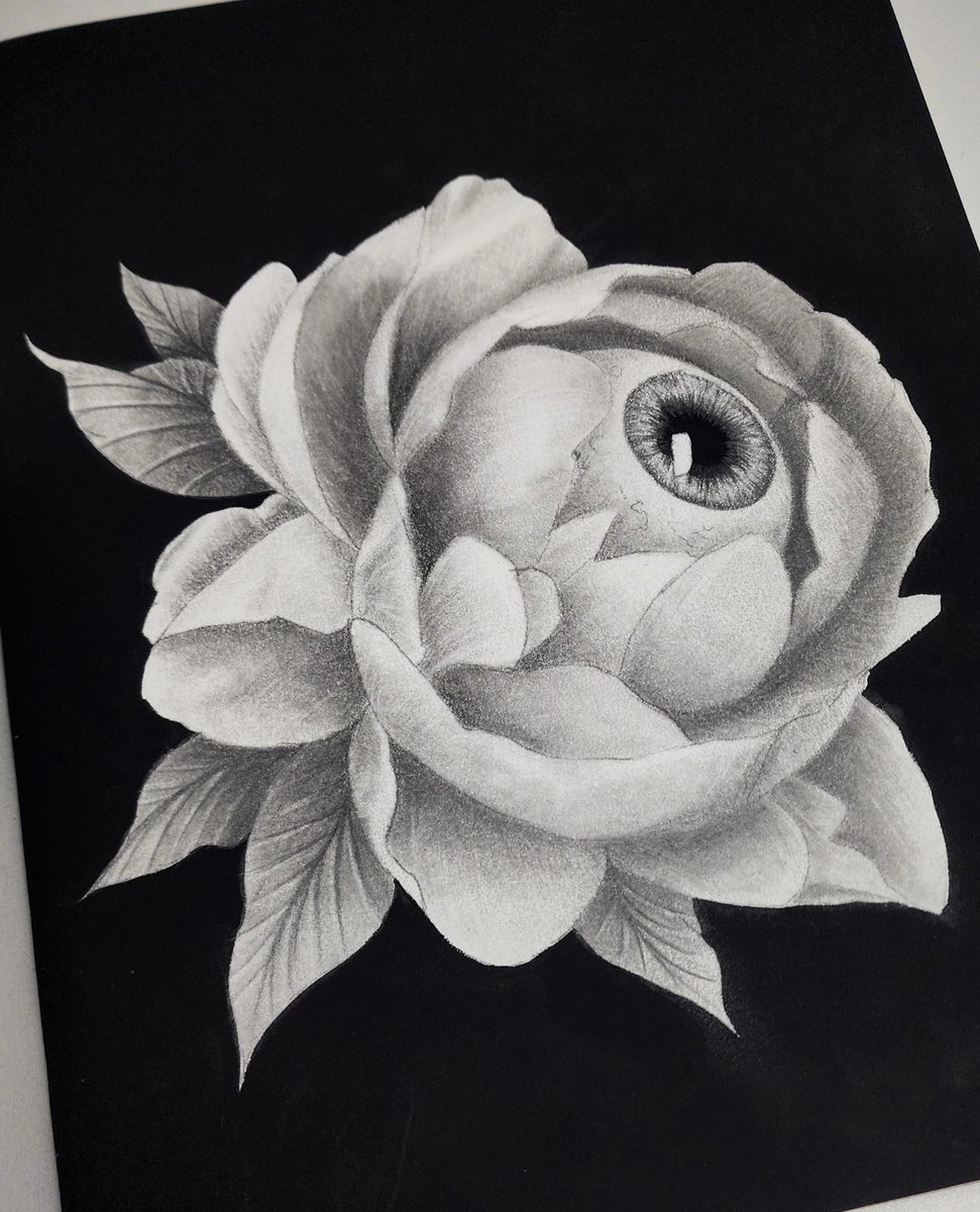 PainteraStudio's tweet photo. Lately ❤️ 

Graphite in my strathmore mixed media sketchbook. https://t.co/f2txbSwDfx