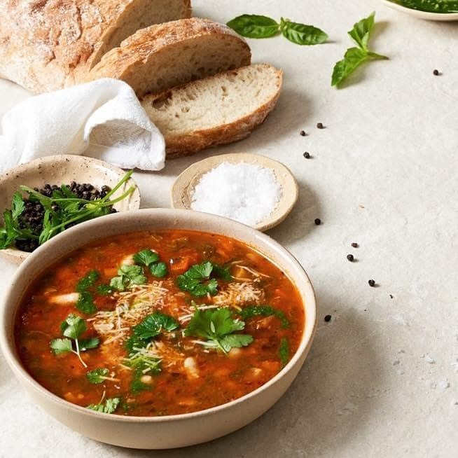 Soup season is upon us and @frozenforyousa has you covered. ✨️

Try their Italian minestrone, it's sure to leave you oh so satisfied!

#BedfordCentre
#AClassOfItsOwn
#FrozenForYou
#ReadyMadeMeals