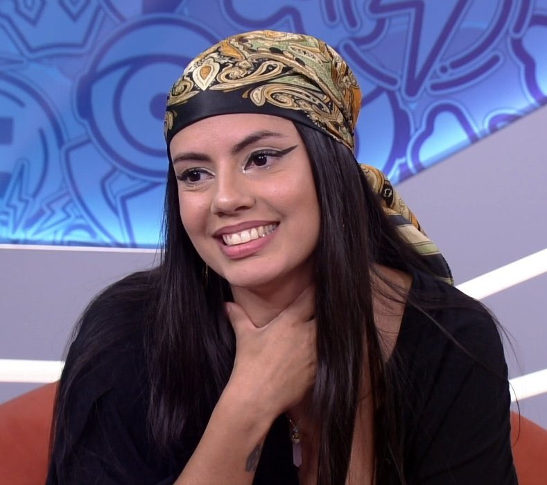 ohmygoderick's tweet photo. Quando a Fernanda percebeu que a Thaís estava de má vontade com a presença dela, começou a aloprar mais ainda e fingir que só o Ed existia. E tem que ser assim, mostrar que independentemente da posição, a loba é a maioral. Dominou o programa completamente #BatePapoBBB DIVA https://t.co/70YD6m2PII