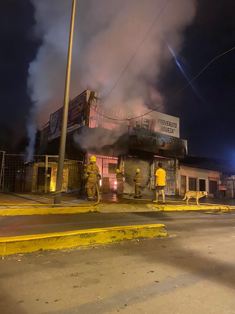 Made_nessaa's tweet photo. #ayudame #helpUs #incendio #laconcordia Lo perdimos todo 😣 https://t.co/cjwQKdwMb9