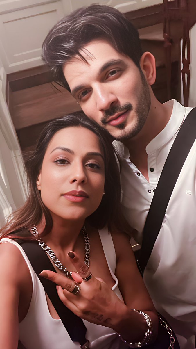 Arjunmyjaanu's tweet photo. They are together 🤍😍
@Thearjunbijlani @Theniasharma 
#ArjunBijlani #NiaSharma #ArJiaa #SweetFriendship #DeepRajSingh #AarohiKashyap #ArDeep #IshqMeinMarjawan #NaaginTeam https://t.co/IaeHJiTAnE