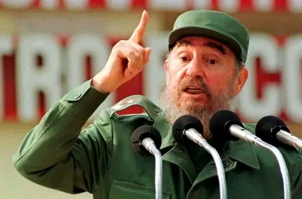 'Nuestro país (...) podrá ser barrido de la faz de la Tierra, pero jamás podrá ser conquistado y sometido.' Fidel Castro. #YoRindoCuenta #JuntarYVencer