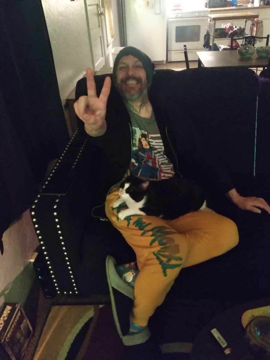 BDelizzy4440's tweet photo. Happy Easter from Me &amp; General!!!! https://t.co/OabakzMCZ5