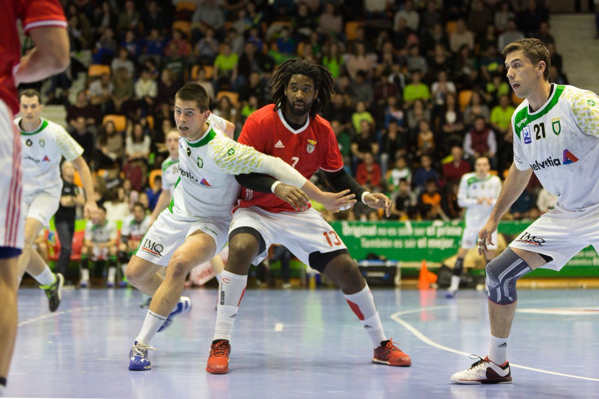 🔙 Hoy se cumplen siete años de la noche en la que vencimos al <a href="/SLBenfica/">SL Benfica</a> en la Catedral (35-28) y conseguimos el pase a los cuartos de final de la Copa EHF.

✨ Un partido que no olvidaremos nunca.
