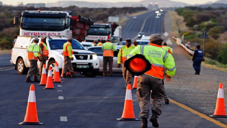 [ON AIR] latest N3 traffic updates . Thania Dhoogra, Operations Manager at N3 Toll Concession, shares insights on current road conditions and tips for travelers.  #N3Traffic #RoadSafety #SAfmSunrise #sabcnew