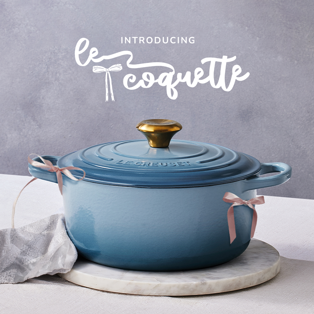 New Le Coquette Magnet Collection! 🎀 Add a touch of je ne sais quoi to your #LeCreuset with the viral mini-bow trend. Share with someone who would love it.