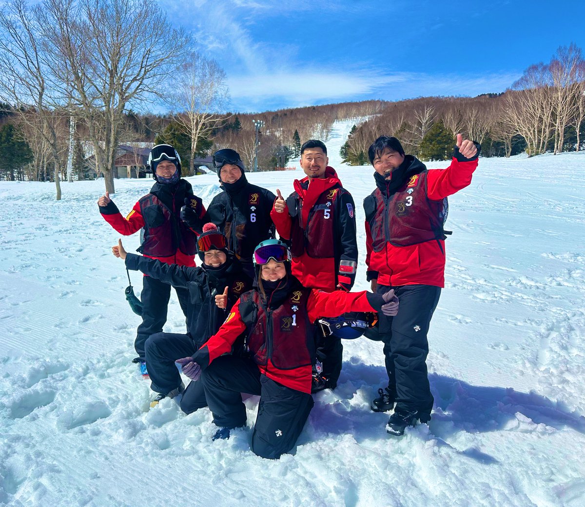 satsukissa's tweet photo. 大阪府スキー連盟の強化合宿の不整地担当してきました☃️
すってきな講師の方たちと🤩
関西出身はやっぱりツッコミが早い気がした。笑
楽しかった〜！ https://t.co/7SmXzkefeH