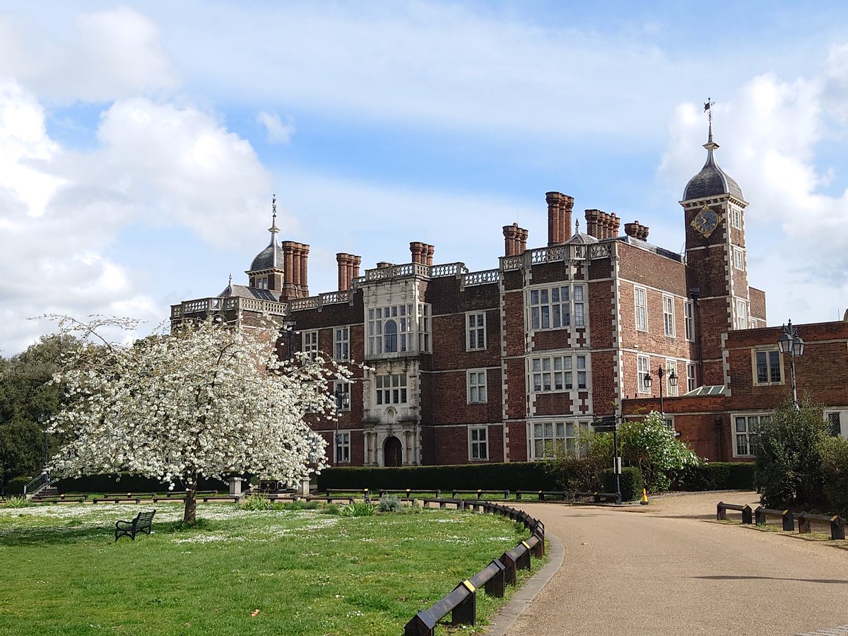 The Jacobean Charlton House, by Sir Adam Newton, 1608. #LundiFleuri