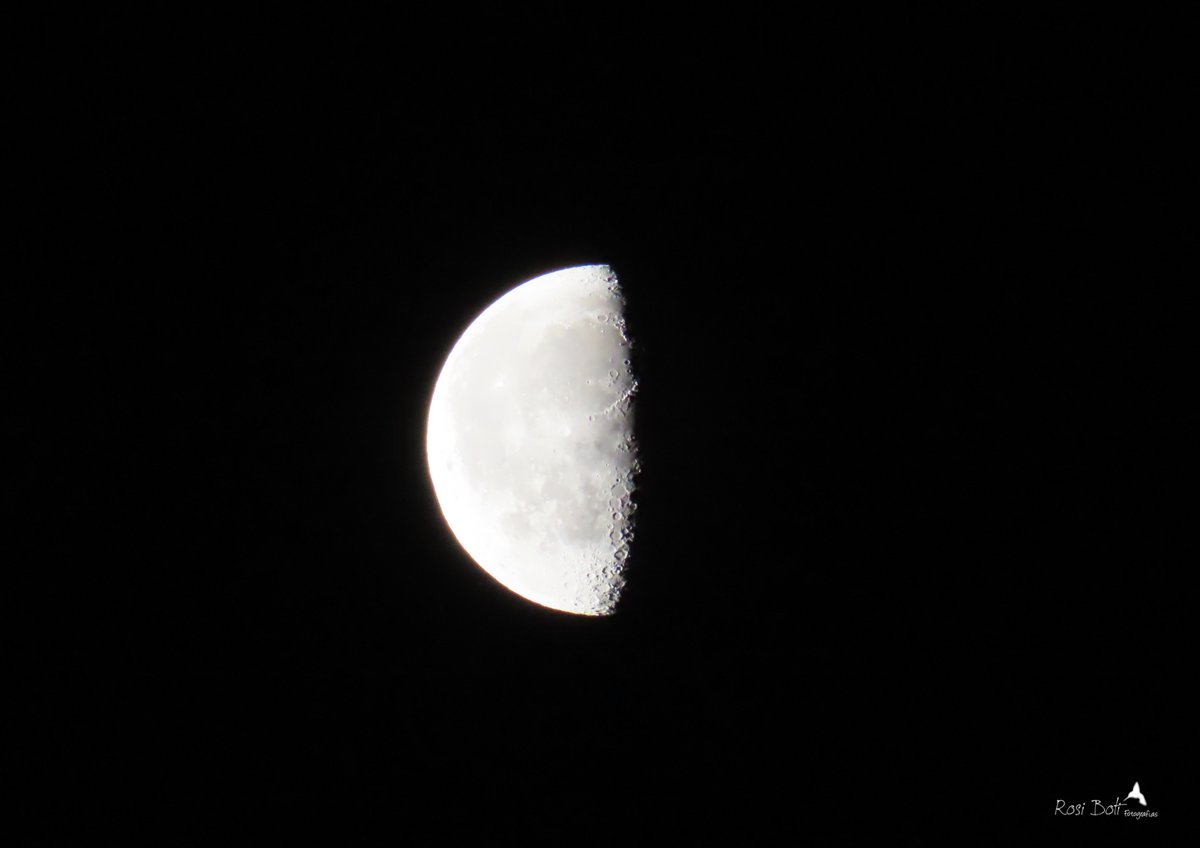 Y es que contemplar la luna es contemplar a quien llevamos dentro! Luna al amanecer fotografiada desde mi ventana. 01.04.2024 #luna #moon #abril2024 #BuenosDias