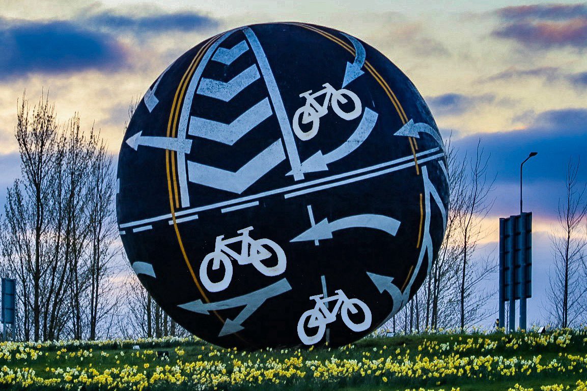 It has been confirmed that funding has been approved for a new design on the ball. To mark the new cycle lanes in Naas it has been agreed the Ball will get a new artwork featuring bike lanes. Works will begin this spring. #Naas