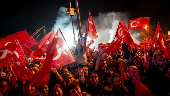 Municipales en Turquie : sévère revers pour le président Erdogan dans plusieurs grandes villes. Le maire d'Istanbul, Ekrem Imamoglu, a en particulier été reconduit, gagnant une stature de présidentiable. 🇹🇷 radiofrance.fr/franceculture/…