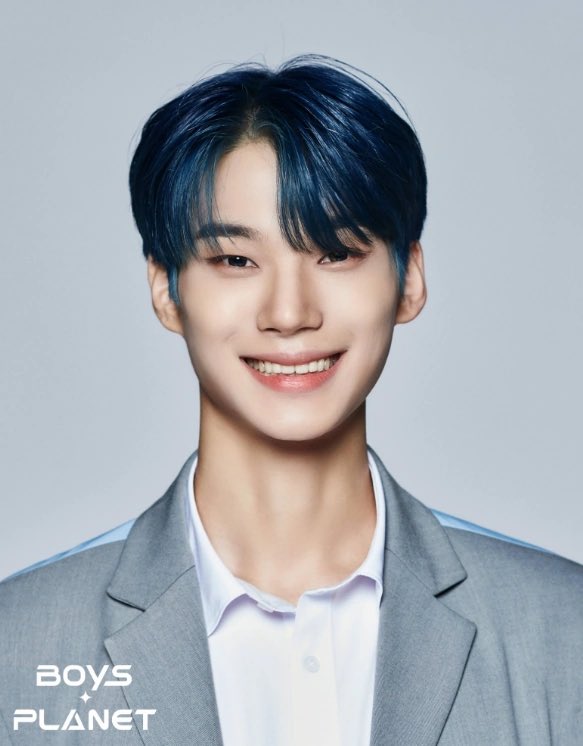 sunghanbin123's tweet photo. I Park My Car And I Sung In The Shower https://t.co/lK4WkvRGCJ