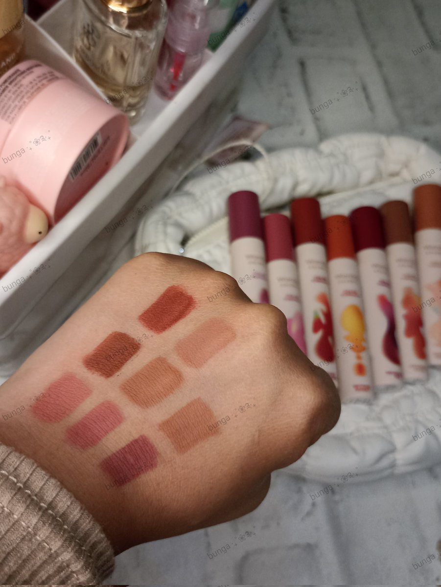 frhnftr's tweet photo. CANTIKK GILSSSS SEMUAA COLOURR NII 😍 

yang penting rasa ringan je kat bibir 😘🙏🏻 korang yang belum try, boleh la try ! mesti susah nak ganti lipmatte lain 🎀 https://t.co/tWwov43jkz