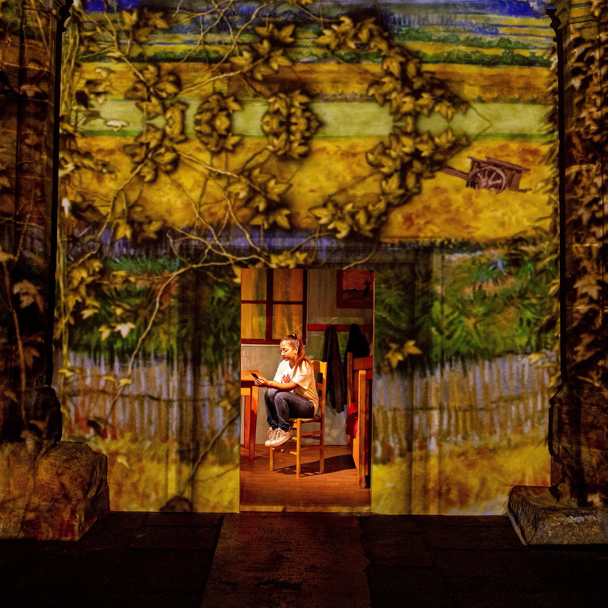 There's nothing foolish about spending an hour or two being soothed and educated by the fabulous Van Gogh: The Immersive Experience on April Fool's Day. Why not be smart and book your ticket? #vangoghyork #vangoghimmersiveyork bit.ly/3Sejpxt