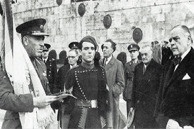 OPPORTUNISM___'s tweet image. -57.000 αιχμάλωτοι ναζί στρατιώτες βαδίζουν στους δρόμους της Μόσχας &amp;lt;η παρέλαση των ηττημένων&amp;gt;Οι κακοί κομμουνιστές
-Στην Ελλάδα πάλι του καλού καπιταλισμού οι δοσίλογοι ενσωματώθηκαν στον κρατικό μηχανισμό και εισχώρησαν στις πτυχές του καθεστώτος πριν προλάβουν να δικαστούν.