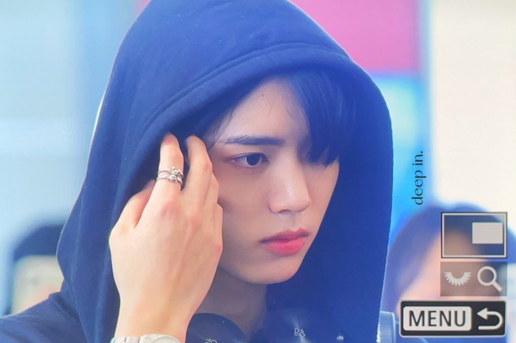 yujin wore the ring that keita gave him for his birthday today.. 🥹🥹🥹 (pic cr. deepin_hyj)