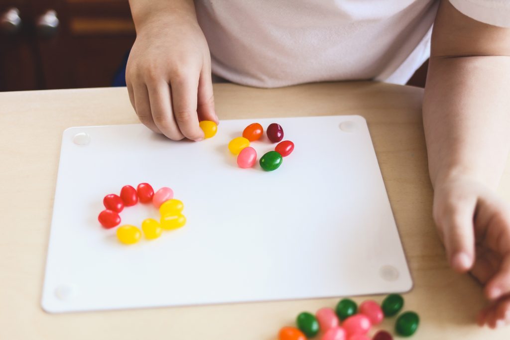 energyequityproject.com/2024/03/30/ene…

In all, 100% of the children (n=116), ages 4-14, redistributed some share of the jellybean electrons (p<0.000001)....demonstrating what the study authors have deemed a "reparative effect" that aligns with the principle of restorative justice.