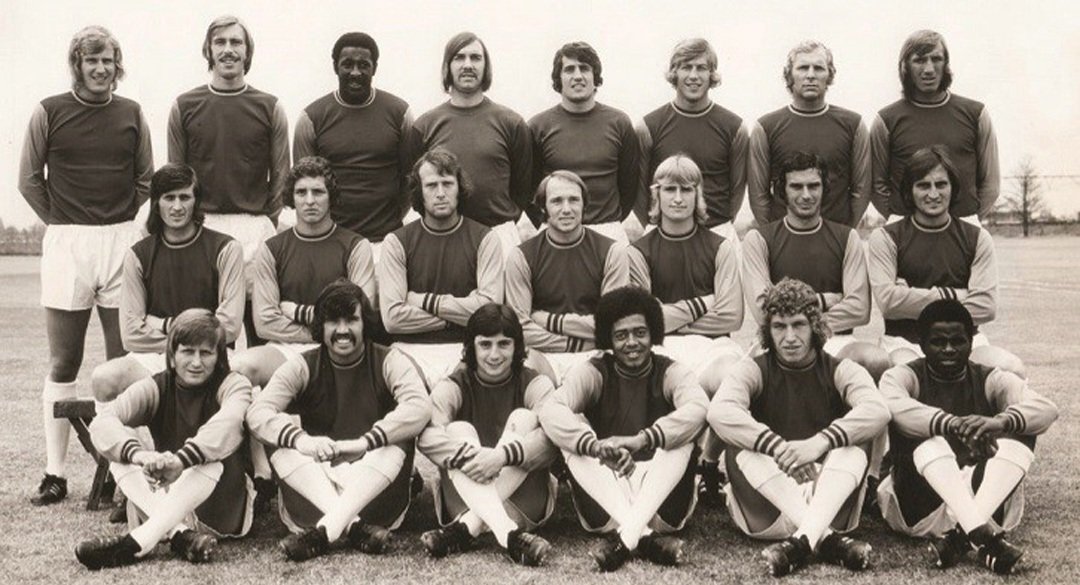 #OnThisDay in 1972 Clyde🇧🇲Best, Clive🇬🇩Charles & Ade🇳🇬Coker played for #WestHam in an #EFL match🙌🏾 ⚽️It was the 1️⃣st time 3️⃣ Black players had started a league match in the same team✨️ 🌍Coker scored the 2nd as #COYI beat #COYS 2-0 at Upton Park🔥 #WHUFC #Spurs #PremierLeague