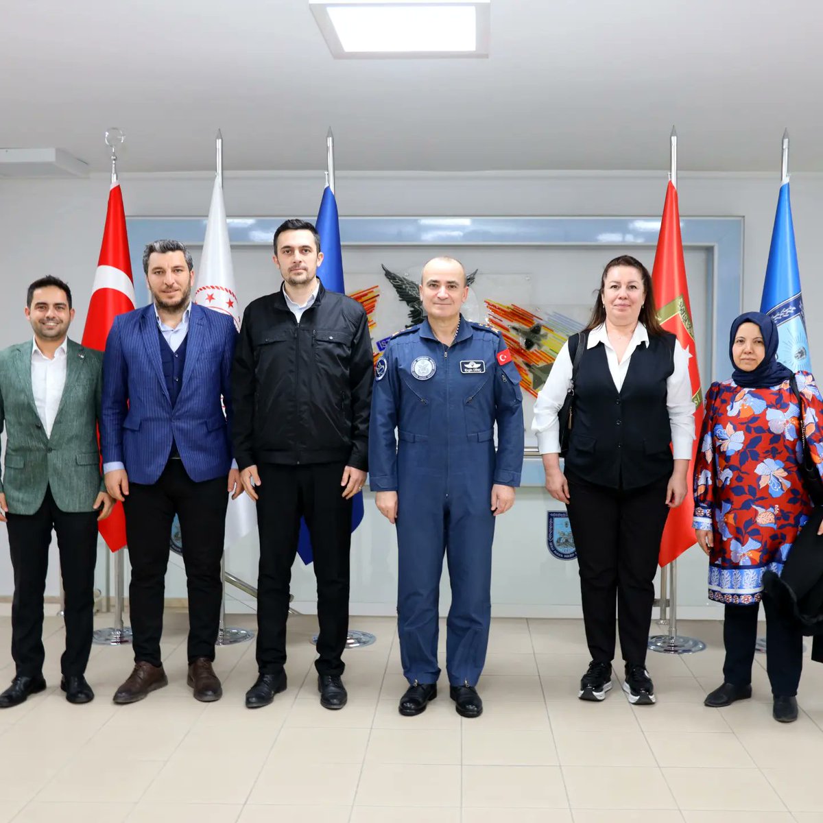 Milli Savunma Üniversitesi Hava Harp Okul Komutanı Hava Pilot Tümgeneral Ergin DİNÇ'e Bölge Müdürlüğümüz olarak yapmış olduğumuz ziyarette desteklerinden ötürü kurumsal teşekkür belgesi ve kurumsal levha takdim ettik.