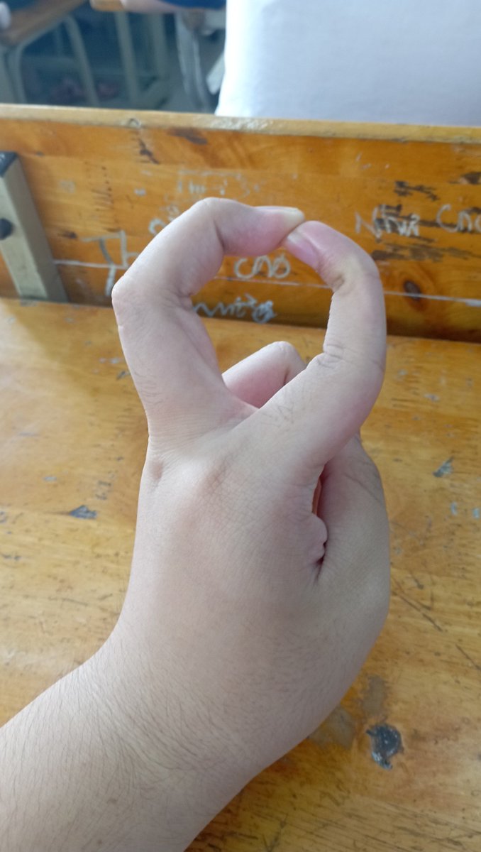 messival's tweet photo. reference of my hand gesture. https://t.co/mq6iiLInUS