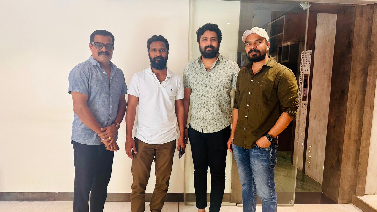 Director #Vetrimaaran will be presenting the movie #MaPoSi Starring #Vemal ..⭐