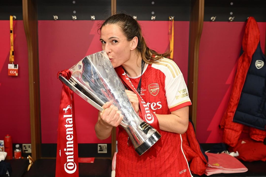 First silverware in North London colors 🏆🔴 @laiacodina5