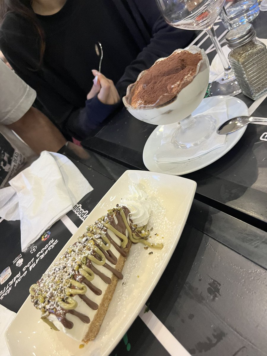 TeamGumball5's tweet image. It’s not like what did we eat, it’s more like what didn’t we eat and we washed it down with a couple bottles of Vino. 😂 #WhatsinArtiesMouth #SoftLanding #BarcelonaNights
