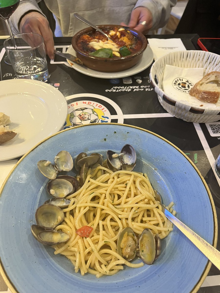 TeamGumball5's tweet image. It’s not like what did we eat, it’s more like what didn’t we eat and we washed it down with a couple bottles of Vino. 😂 #WhatsinArtiesMouth #SoftLanding #BarcelonaNights