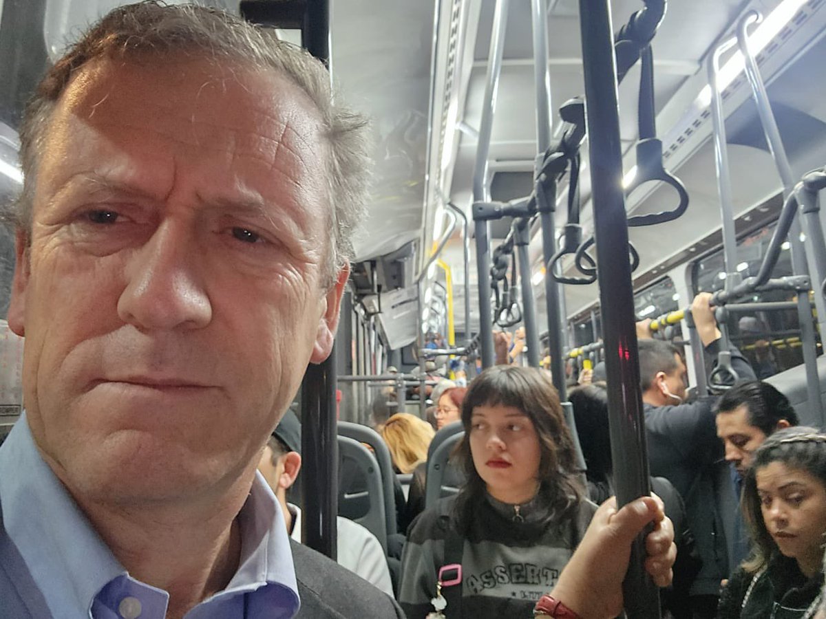 Hoy iniciamos 3 días de colaboración internacional con <a href="/ITF_Forum/">International #Transport Forum 🌎</a> . 

Gobernanza, eficiencia y sustentabilidad son parte de los temas que abordaremos y -por lo mismo-qué mejor que viajar combinando modos: 🚌 + 🚇 (el 1 ciertamente iba más lleno 😅)