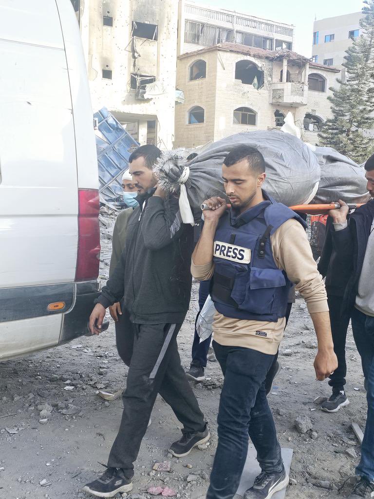 Colleague Al Jazeera’s Ismail al Ghoul is carrying his brother, several days after he was killed by the Israeli occupation forces which destroyed Al Shifa Hospital, to his burial today.