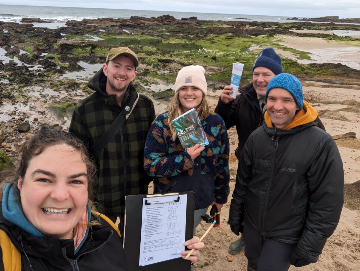 Thanks to everyone who came along to Hopeman this morning to celebrate the start of #CitizenScience month with a #BigSeaweedSearch for @NHM_London & beach litter survey for @mcsuk 🌊 What other coastal citizen science surveys shall we do this month? @NatureScot