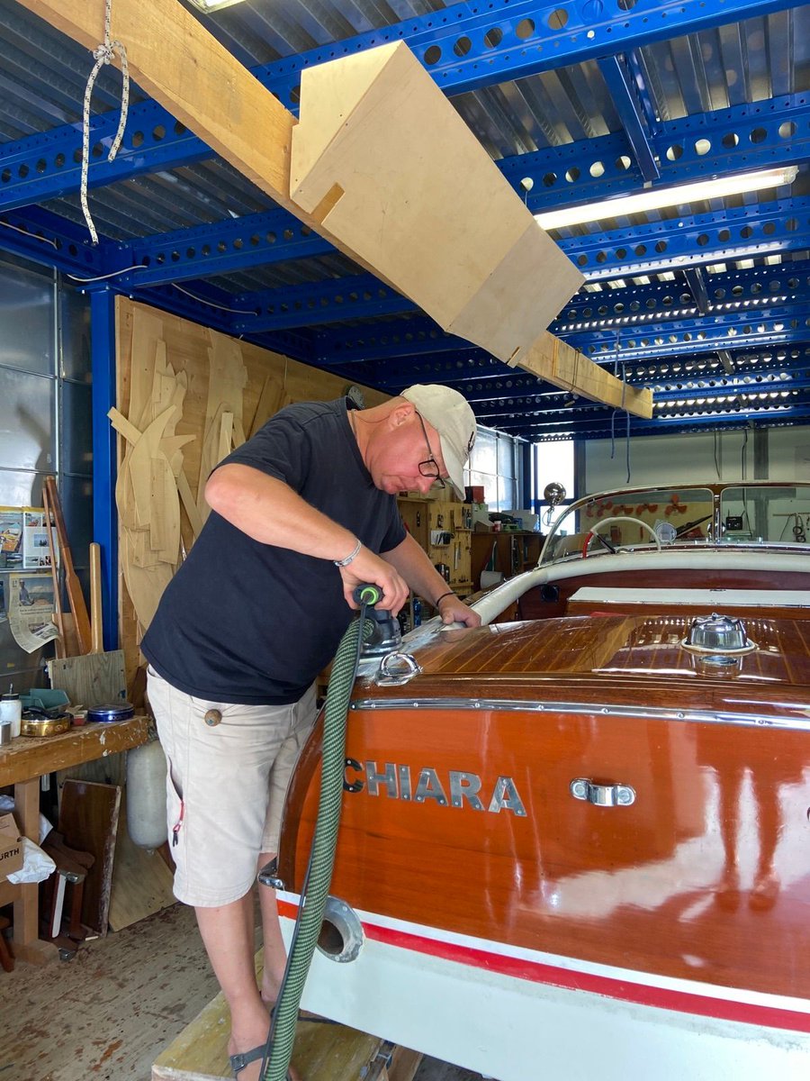 Our wonderful Team working on the finishing touches on 'Chiara' a Riva Super Florida from 1958.
#Riva #Team #boats #classicboats #Venice #Venedig #Venise #travel #luxury #classicboatsvenice