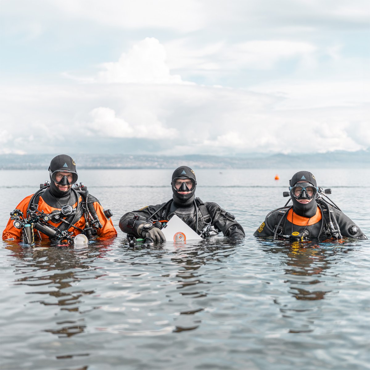 PCiVD's tweet photo. 🌊 Nouveauté! La #Protectioncivilevaudoise étoffe ses compétences de sauvetage en profondeur avec la création d'une équipe de sauveteurs-plongeurs. 🚤
📷 Arnaud Gilgen & Gatien Cosendey https://t.co/ocD9YbUCHN