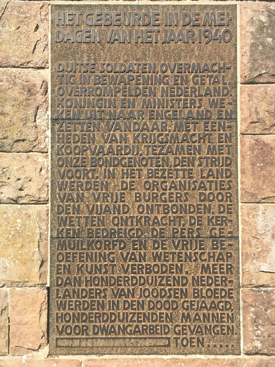 @Gert_van_Dijk @nicoleveijck Iets dergelijks staat ook bij de erebegraafplaats in Overveen. Het trof mij net zo- op dit moment gebeurt precies hetzelfde .