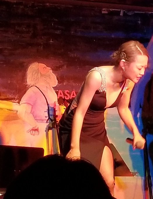 「まじめかっ」 と突っ込まれる性格なので ※本人は普通のつもり この4/1はとっても投稿がしにくい。。  なんかウケを狙った方がいいのか、ふつふつw  あー早くライブやりたいなー、、 全然関係ないw https://t