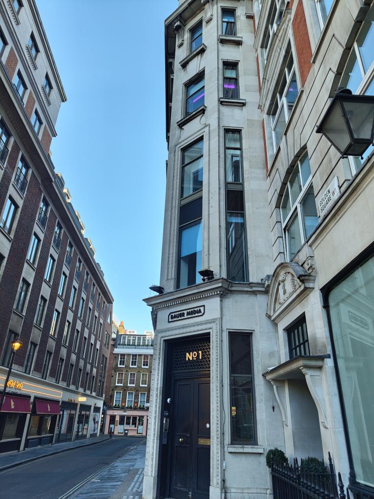 In and ready for my Indie Disco ALL DAYER. We kick off at 9am - I want to do as many shout outs as possible so drop me a message today Id love to hear from you 🙏🏻