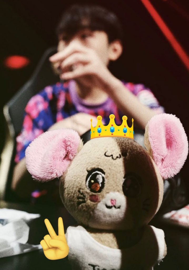 thisisEve tweet media