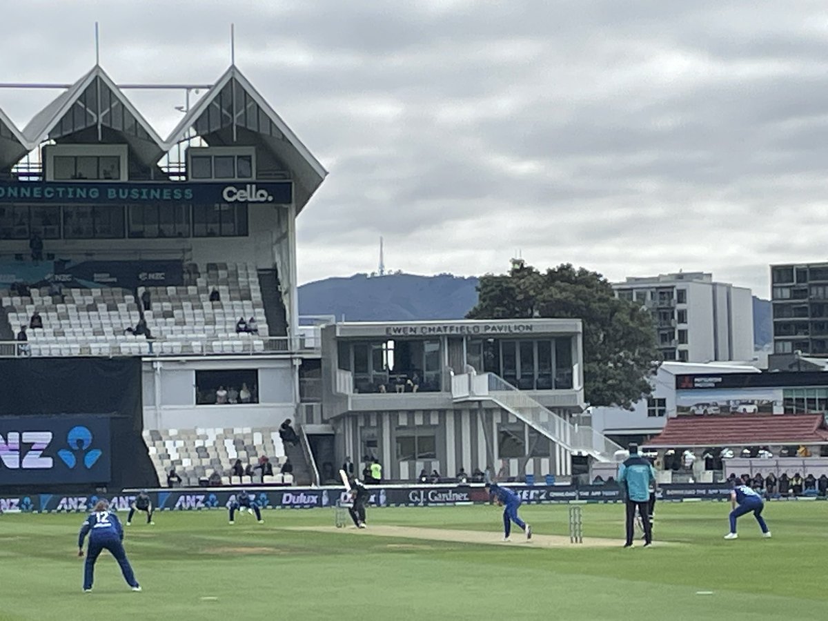 4 matches watched, and 4 wins for my teams. On Friday England beat NZ in the women’s T20 cricket; on Saturday Villa beat Wolves (on TV); on Sunday @WgtnPhoenixFC beat Brisbane to stay top of the A-League. And today England beat NZ again in the ODI. A great weekend of sport!