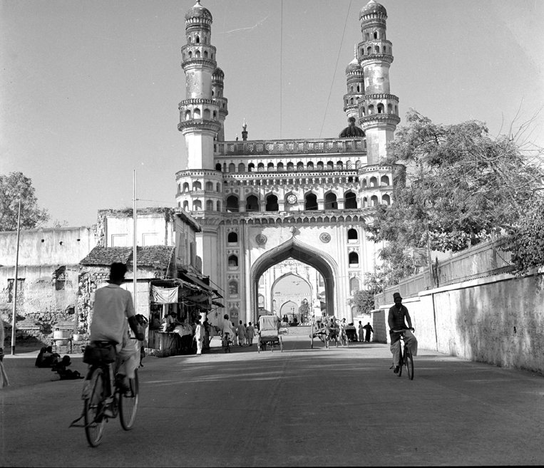#HistoricalPlace :- #Hyderabad.

#UNESCO World Heritage City.

1954 :- Street Scene, Charminar, Hyderabad.

#Hyderabad :-  #Telangana