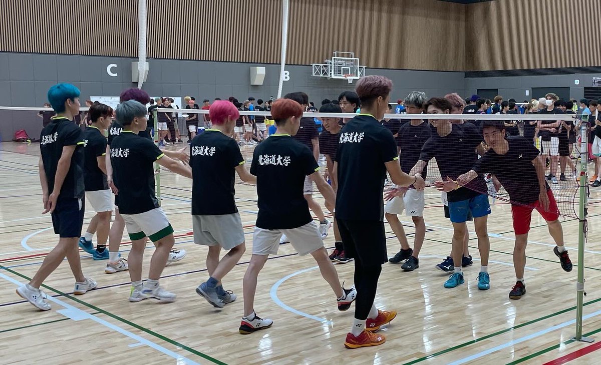hubadminton's tweet photo. 北大以外の大学からでも入部可能です！気���なる方は気軽にDMしてください！
履修登録、大学生活相談乗ります、ご飯もできるだけ奢ります！🍚🍚
女子部員ちょっと少ないのでいっぱい来て欲しいです🙇
#バドミントン
#サークルより楽しい
#受験戦争 https://t.co/M9kuLvUj1v
