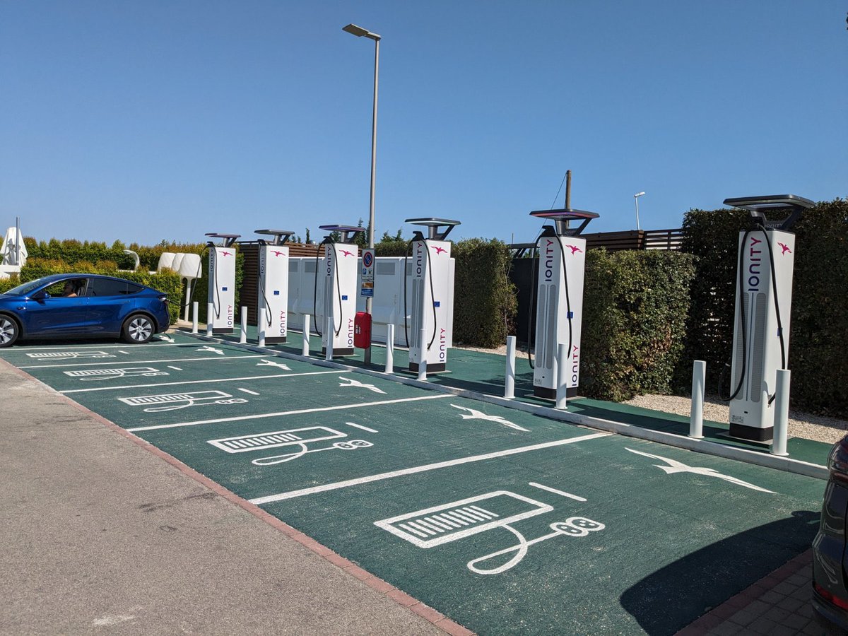 electricfelix's tweet image. Till 1PM discounted IONITY charging in Italy and Switzerland: Agira, Lecce and Silvaplana reported by @elektrologisch 
🇮🇹 🇨🇭 
⚡️⚡️⚡️

This is NOT #AprilFools 🎢
#evtravelhacking #IONITY 
#alwaysbecharging #fastcharging
